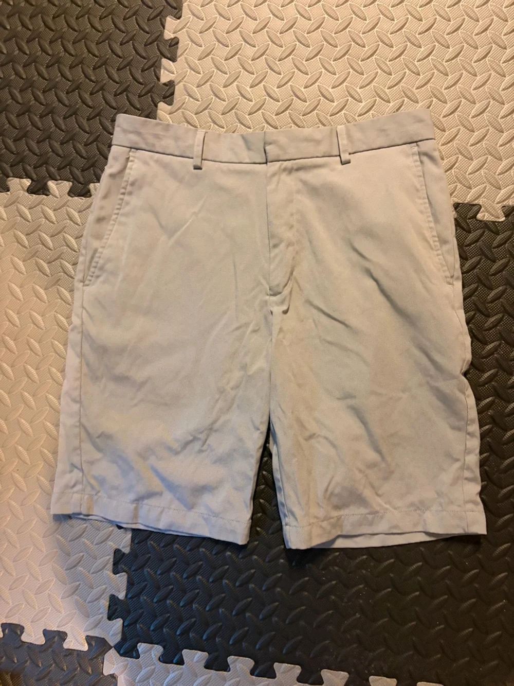 Like new Walter Hagen Light Gray Flat Front Chino Shorts